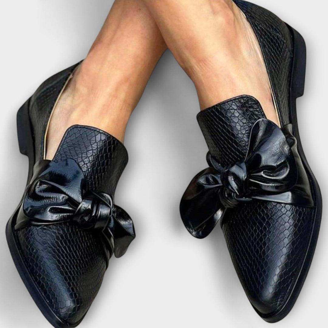 Farah | Loafer with Bow Detail