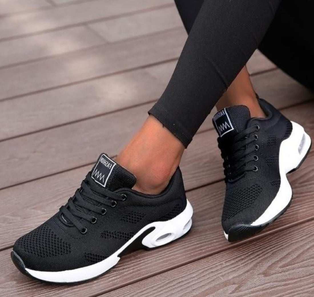 Damen Laufschuhe mit Schnürung und Netzgewebe