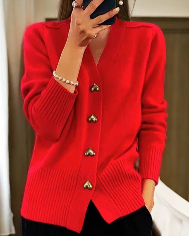 Damen Strickjacke mit Herzknöpfen und Gerippten Ärmeln - Rot