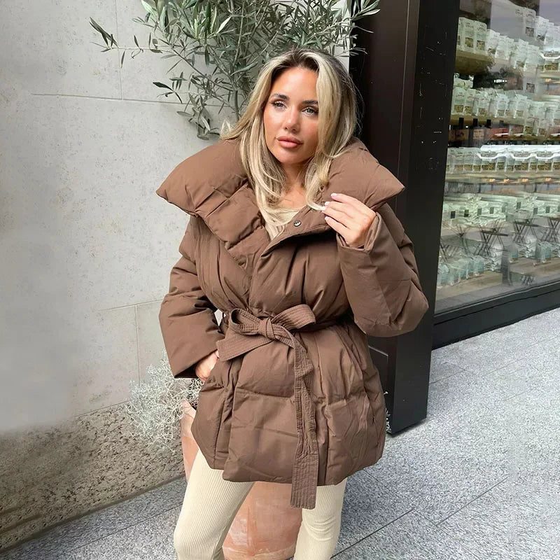 Damen Kurze Steppjacke mit Stehkragen und Taillierten Bund - Braun