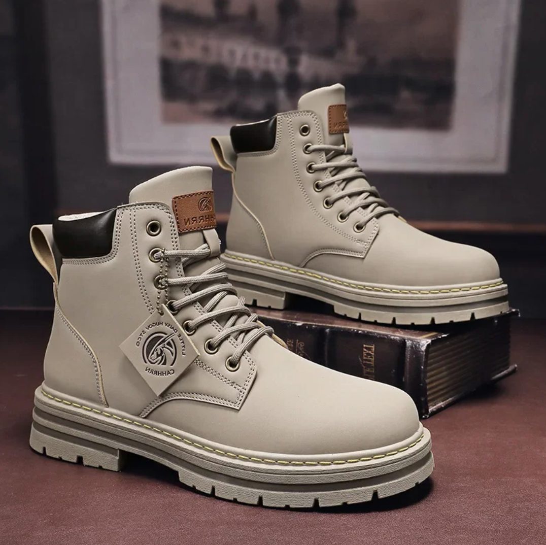 Herren Schnürstiefel mit Profilsohle und Hohem Schaft - Grau