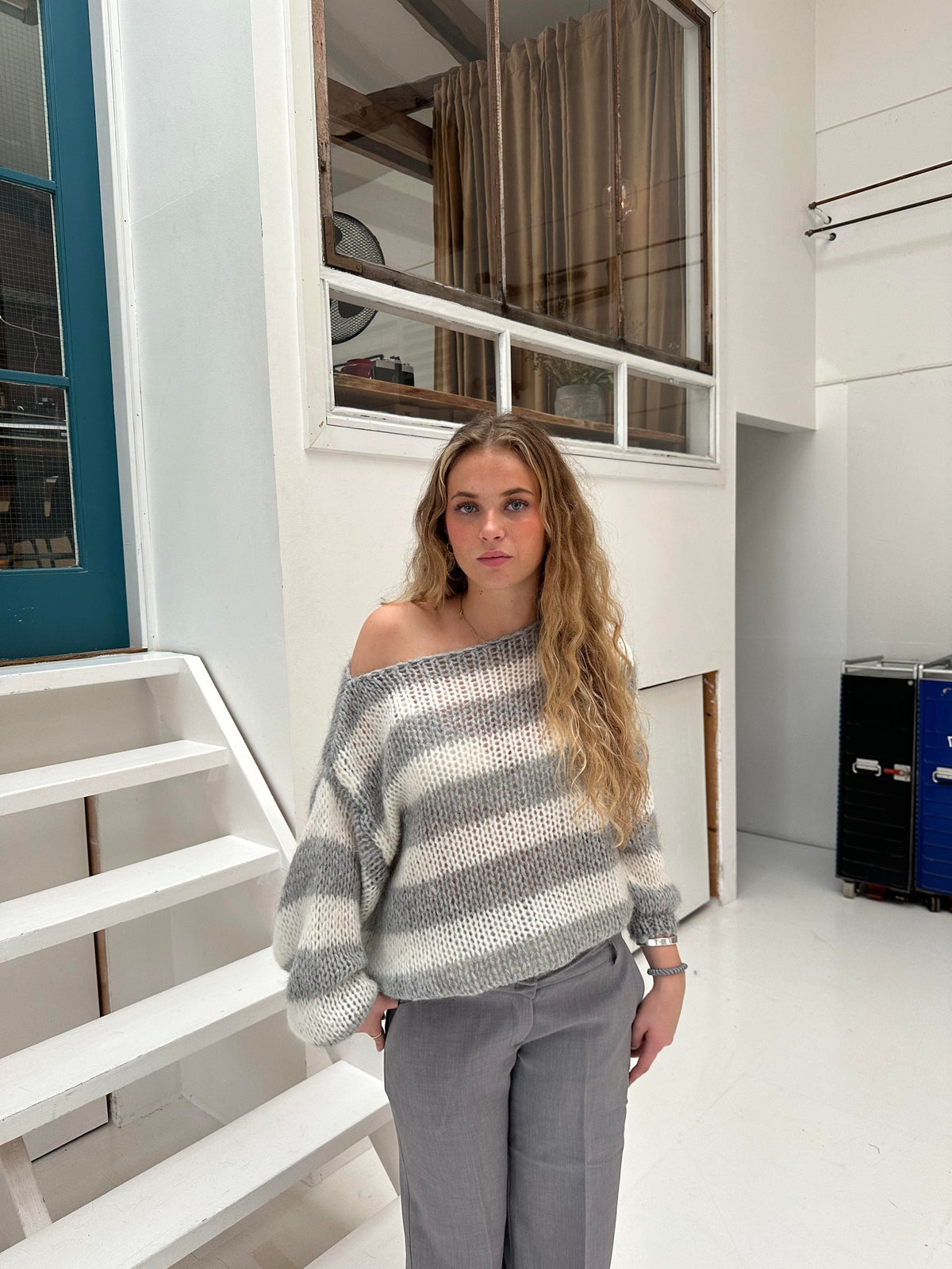 Damen Oversize Gestreifter Strickpullover mit Rundhals - View 8