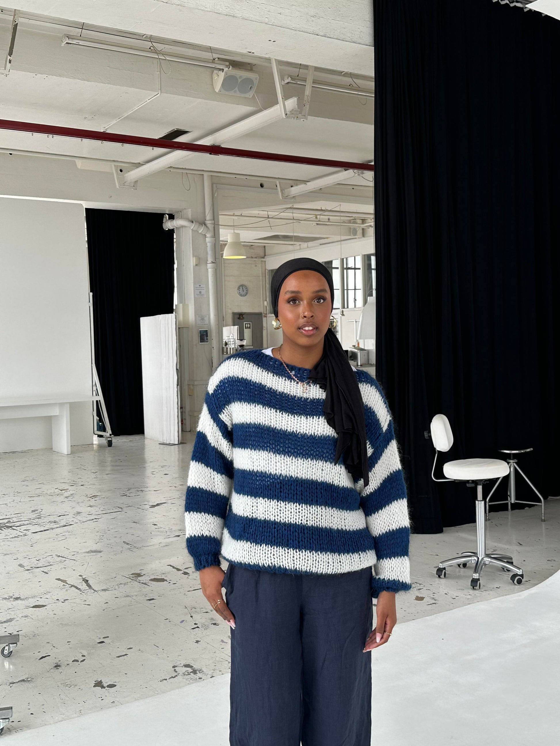 Damen Oversize Gestreifter Strickpullover mit Rundhals - View 5