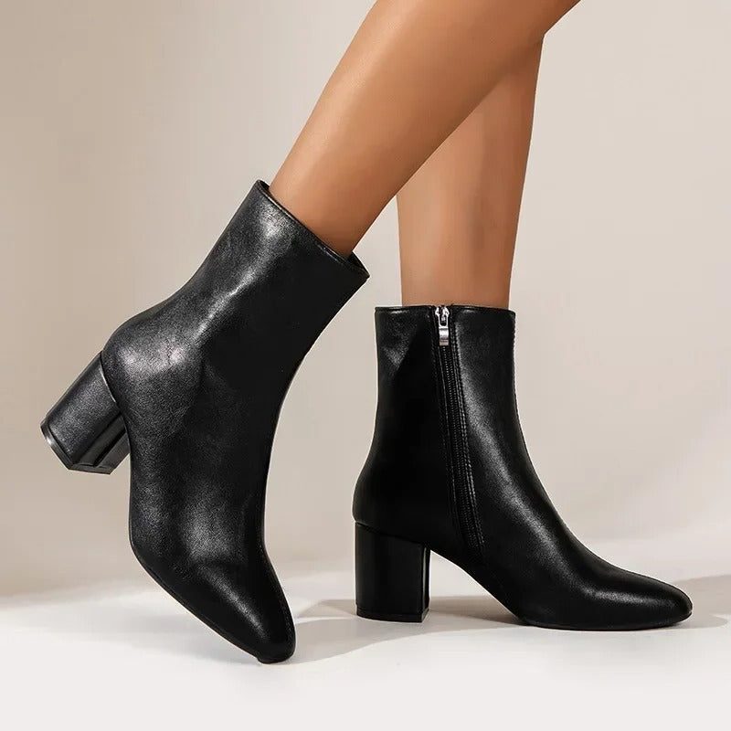 Damen Stiefeletten mit Spitzer Zehenpartie und Blockabsatz - Schwarz