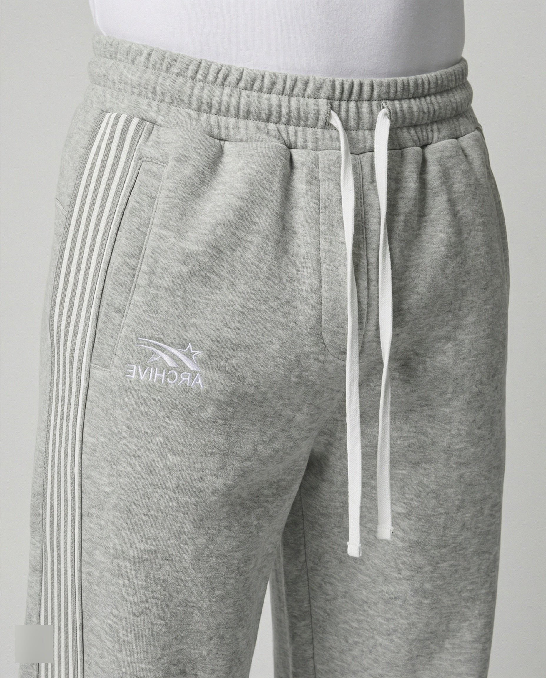 Herren Jogginghose mit Streifen - View 3