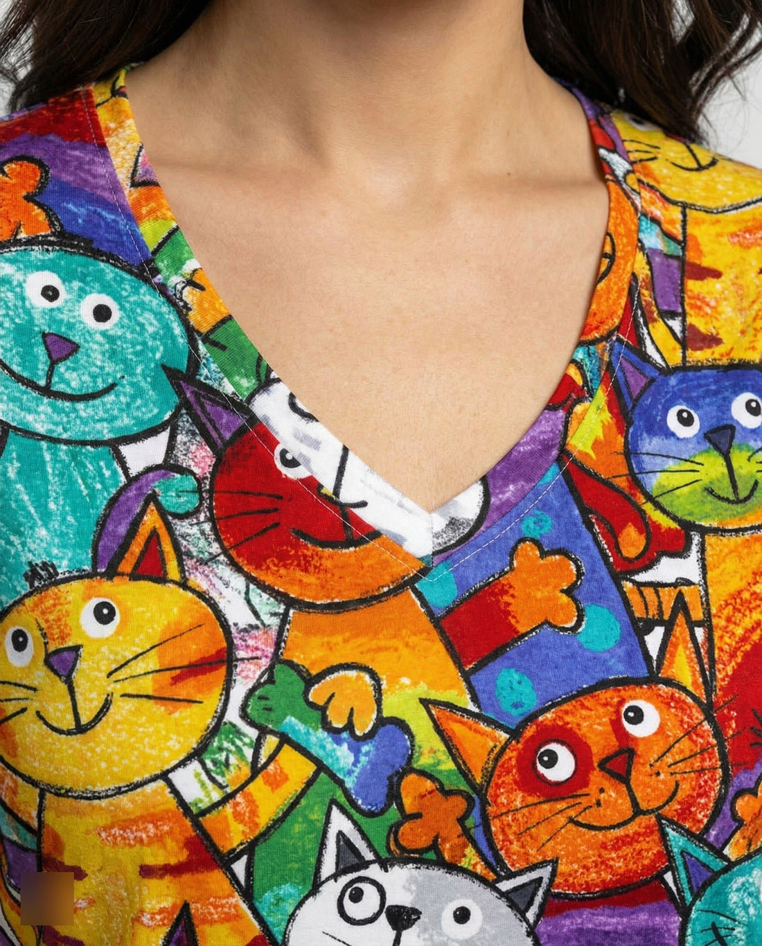 Damen T-Shirt mit V-Ausschnitt und Katzenmotiv