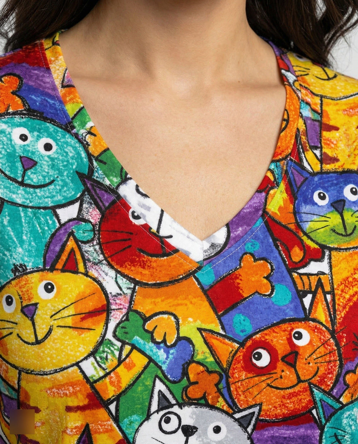 Damen T-Shirt mit V-Ausschnitt und Katzenmotiv - View 2