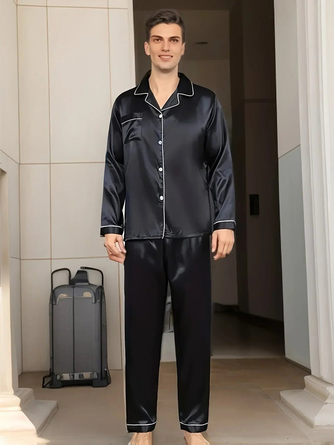Herren Satinpyjama mit Reverskragen und Regular Fit