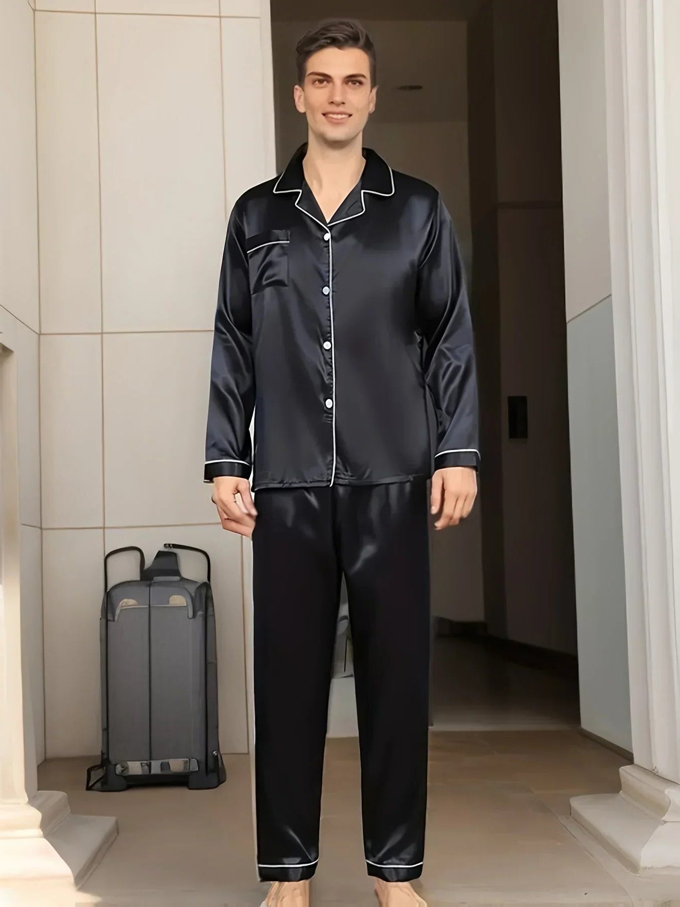 Herren Satinpyjama mit Reverskragen und Regular Fit