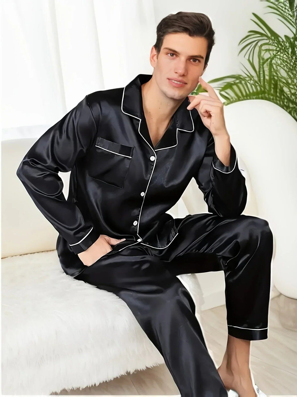 Herren Satinpyjama mit Reverskragen und Regular Fit - View 4