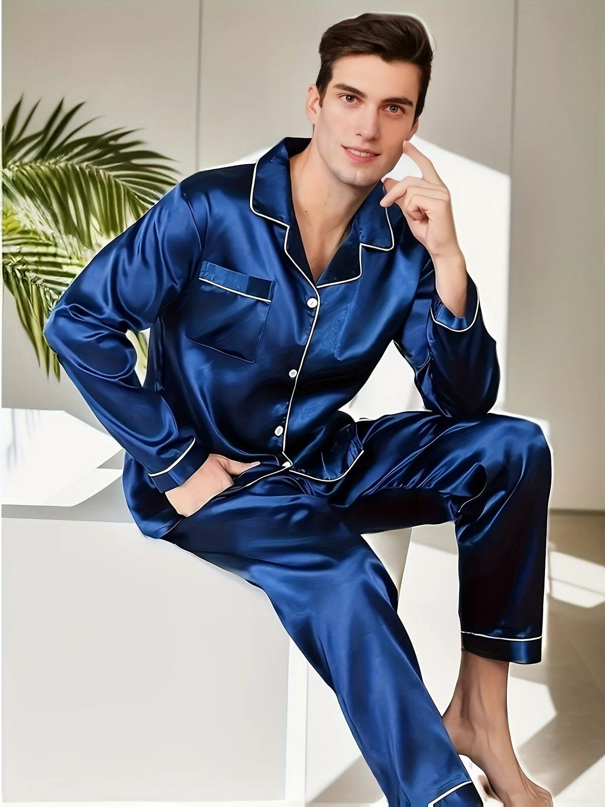 Herren Satinpyjama mit Reverskragen und Regular Fit - Blau
